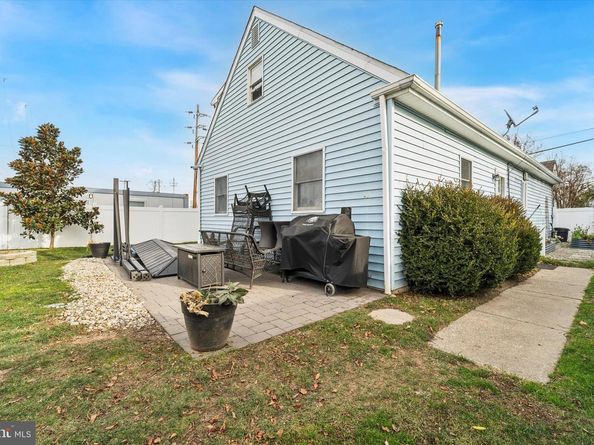 566 Linden Street, Bristol PA 19007