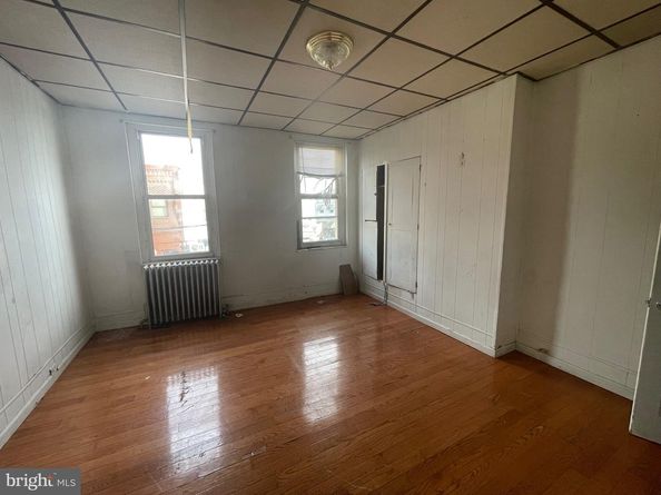 2324 S 9TH Street, Philadelphia PA 19148