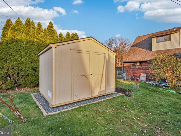 47 Plumbridge Drive, Levittown PA 19056