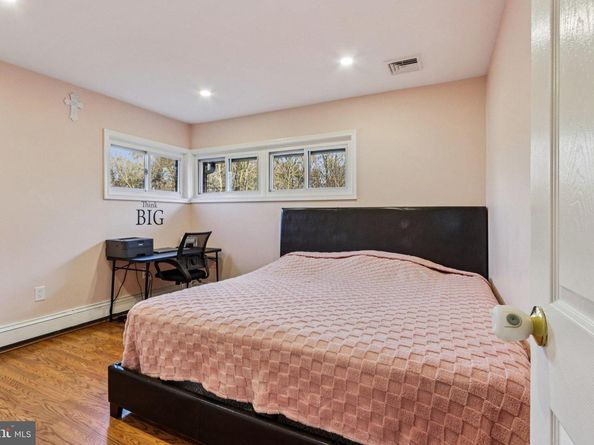 47 Plumbridge Drive, Levittown PA 19056