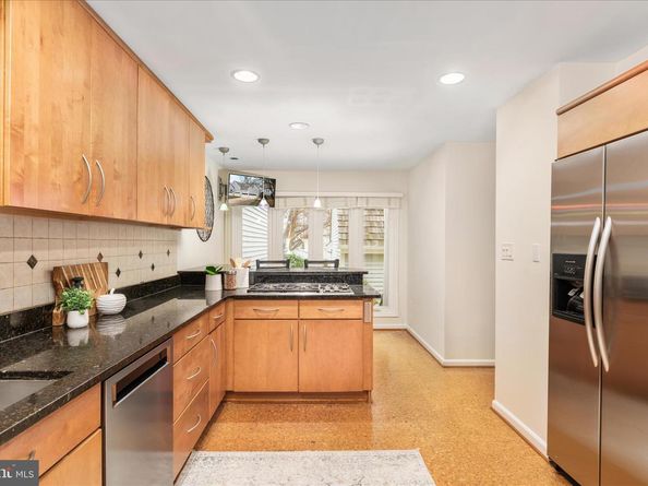 1290 Wedgewood Manor Way, Reston VA 20194