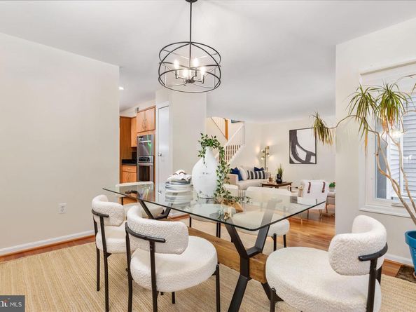 1290 Wedgewood Manor Way, Reston VA 20194