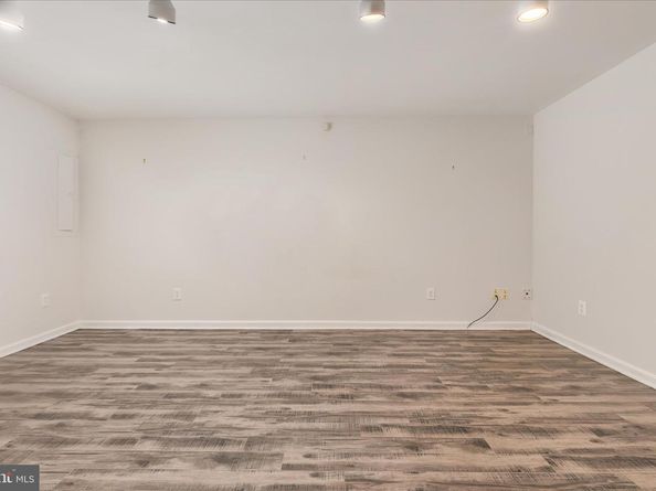 1290 Wedgewood Manor Way, Reston VA 20194