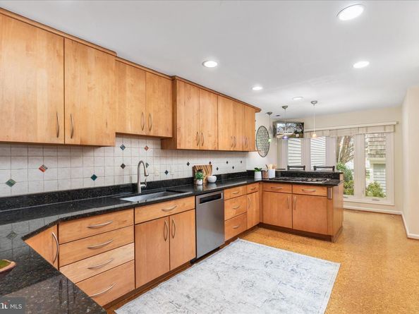 1290 Wedgewood Manor Way, Reston VA 20194