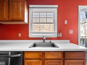 802 Hr Drive SE, Washington DC 20032