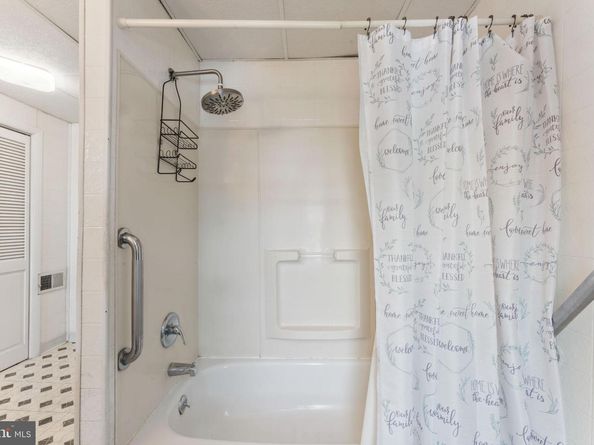 17 Kern Street, Darby PA 19023