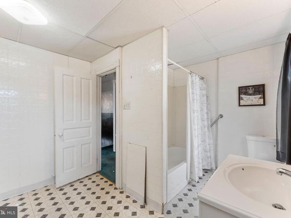 17 Kern Street, Darby PA 19023