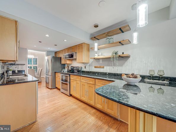 7242 Greentree Road, Bethesda MD 20817