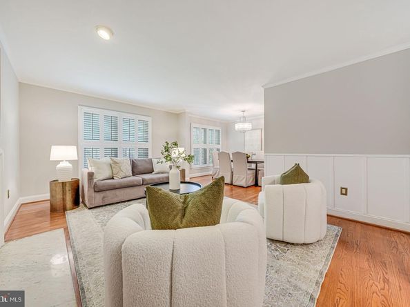 7242 Greentree Road, Bethesda MD 20817