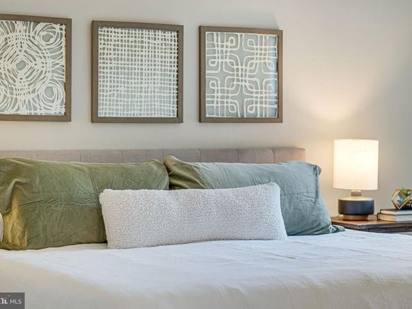 7242 Greentree Road, Bethesda MD 20817