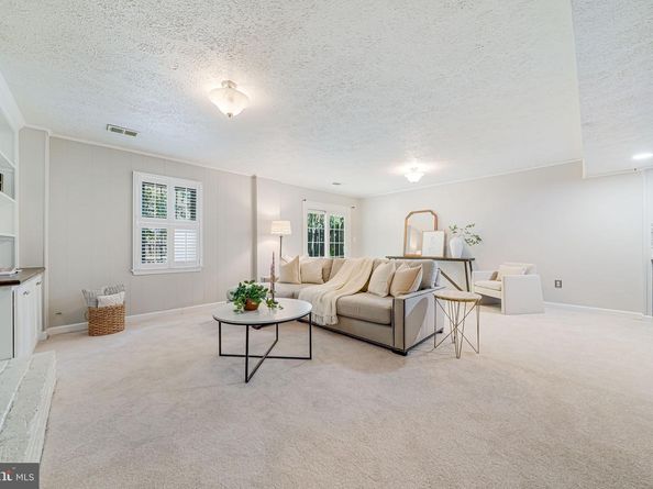 7242 Greentree Road, Bethesda MD 20817