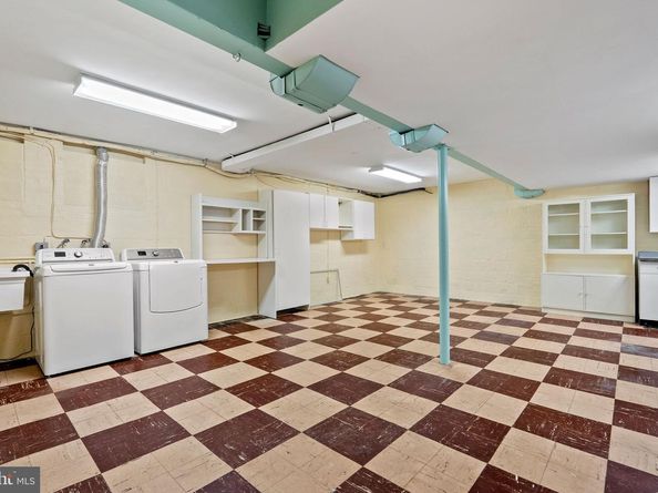 917 Crestwood Drive, Alexandria VA 22302