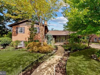 917 Crestwood Drive