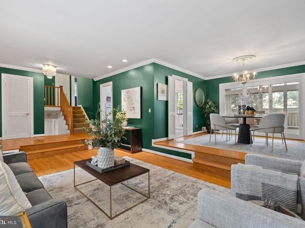 917 Crestwood Drive, Alexandria VA 22302