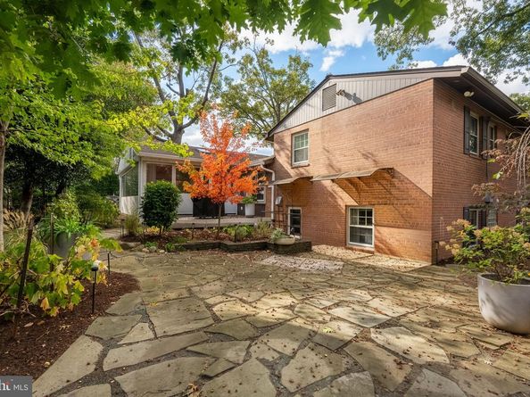 917 Crestwood Drive, Alexandria VA 22302