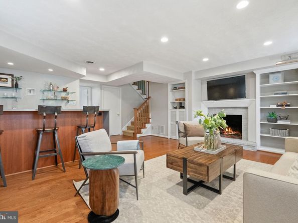917 Crestwood Drive, Alexandria VA 22302