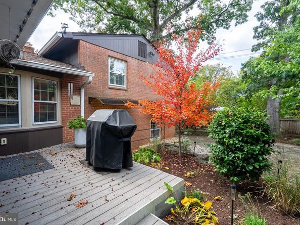 917 Crestwood Drive, Alexandria VA 22302