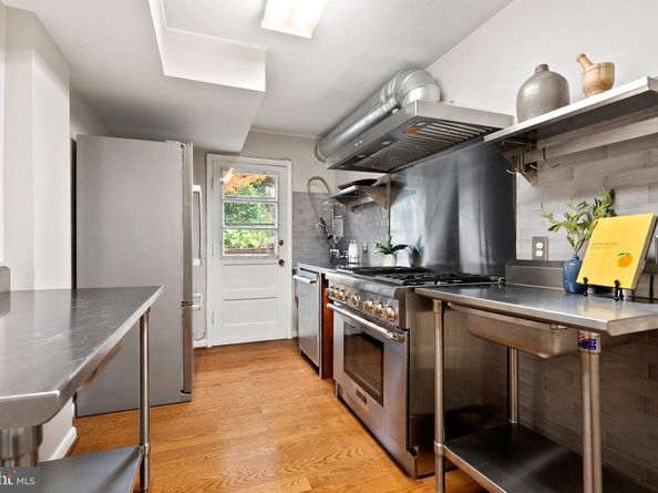917 Crestwood Drive, Alexandria VA 22302