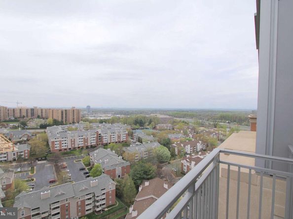 8220 Crestwood Heights Drive 814, Mclean VA 22102