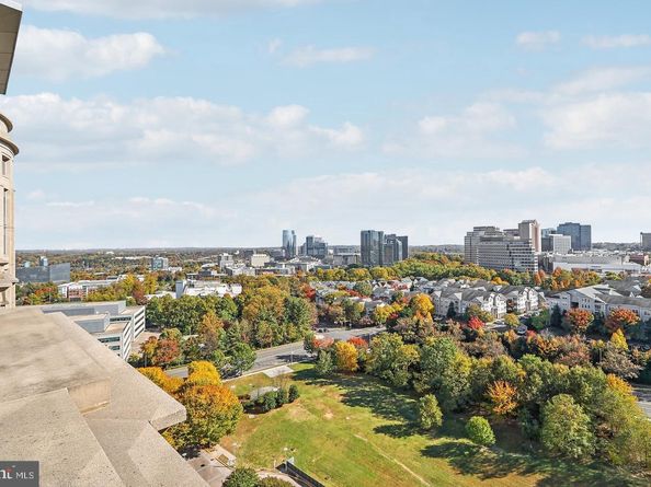 8220 Crestwood Heights Drive 814, Mclean VA 22102