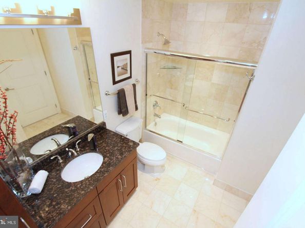 8220 Crestwood Heights Drive 814, Mclean VA 22102