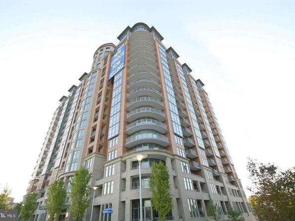 8220 Crestwood Heights Drive 814, Mclean VA 22102