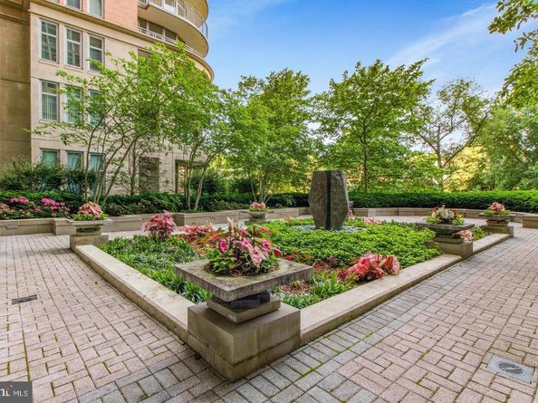 8220 Crestwood Heights Drive 814, Mclean VA 22102
