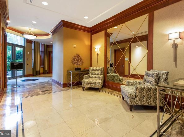 8220 Crestwood Heights Drive 814, Mclean VA 22102