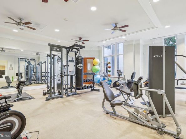 8220 Crestwood Heights Drive 814, Mclean VA 22102
