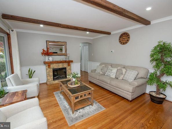 1309 Clyde Road, Warminster PA 18974