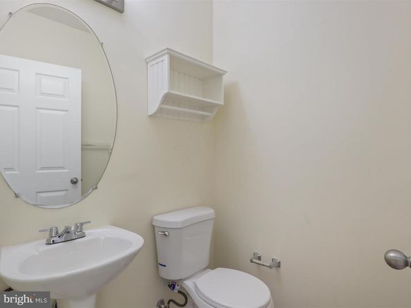 2711 Bellforest Court 201, Vienna VA 22180