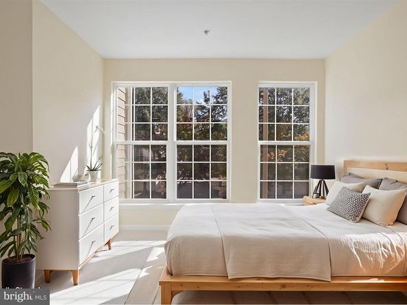 2711 Bellforest Court 201, Vienna VA 22180