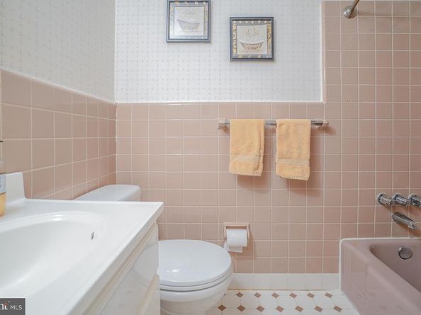 245 Barclay Circle, Cheltenham PA 19012