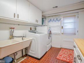 245 Barclay Circle, Cheltenham PA 19012