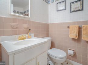 245 Barclay Circle, Cheltenham PA 19012