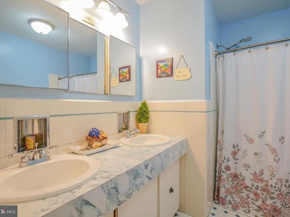 245 Barclay Circle, Cheltenham PA 19012