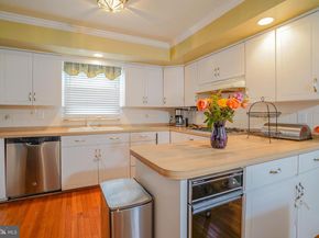 245 Barclay Circle, Cheltenham PA 19012