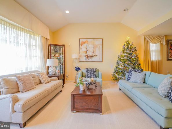 245 Barclay Circle, Cheltenham PA 19012