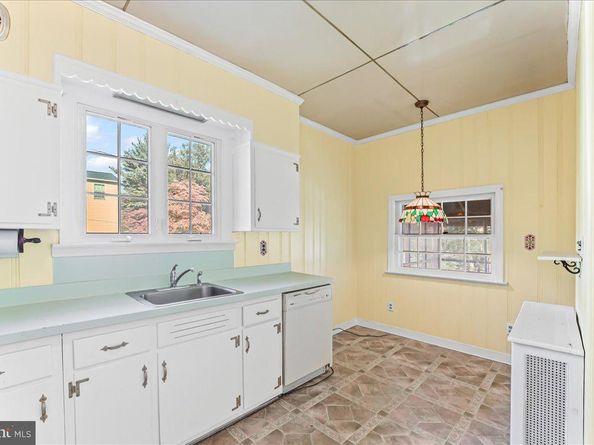 89 Saxer Avenue, Springfield PA 19064