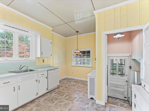 89 Saxer Avenue, Springfield PA 19064