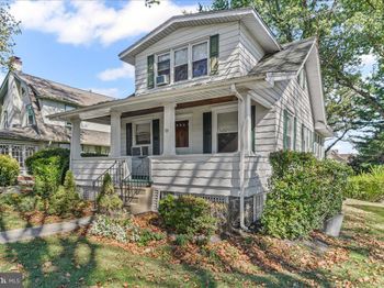 89 Saxer Avenue