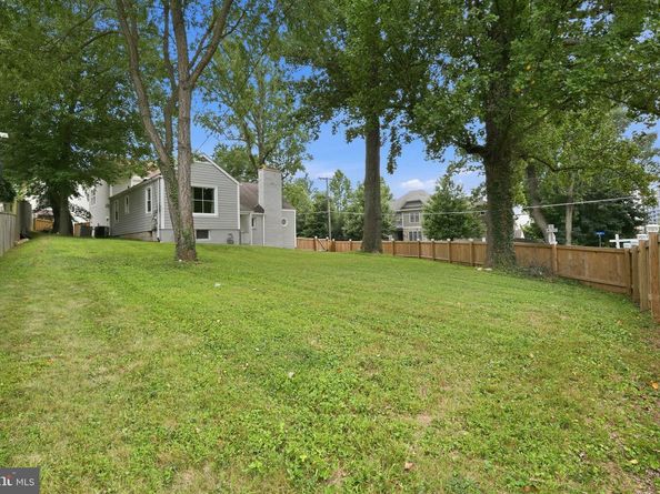 2301 Grove Avenue, Falls Church VA 22046