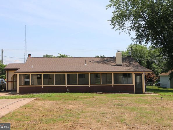 454 Dunksferry Road, Bensalem PA 19020