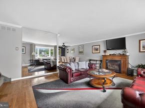 463 Pinewood Road, Philadelphia PA 19116