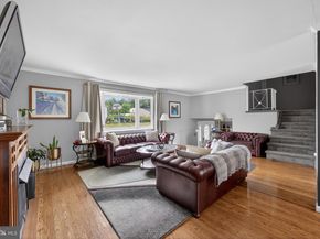 463 Pinewood Road, Philadelphia PA 19116