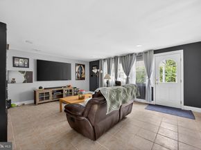 463 Pinewood Road, Philadelphia PA 19116
