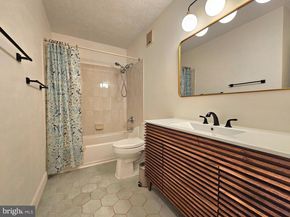 7660 Willow Point Drive, Falls Church VA 22042
