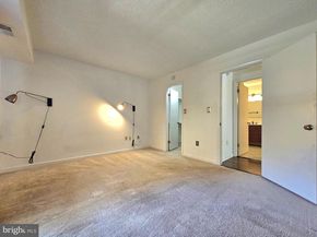 7660 Willow Point Drive, Falls Church VA 22042