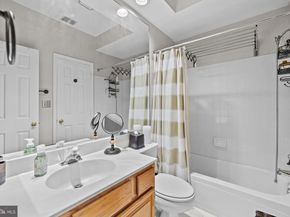 1367C Garden Wall Circle 710, Reston VA 20194