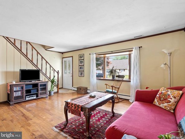 7 Misty Pine Road, Levittown PA 19056
